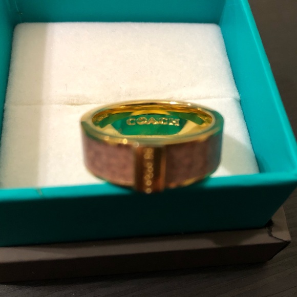 ✨ Coach ✨ Signature Logo Enamel Ring - Picture 3 of 5